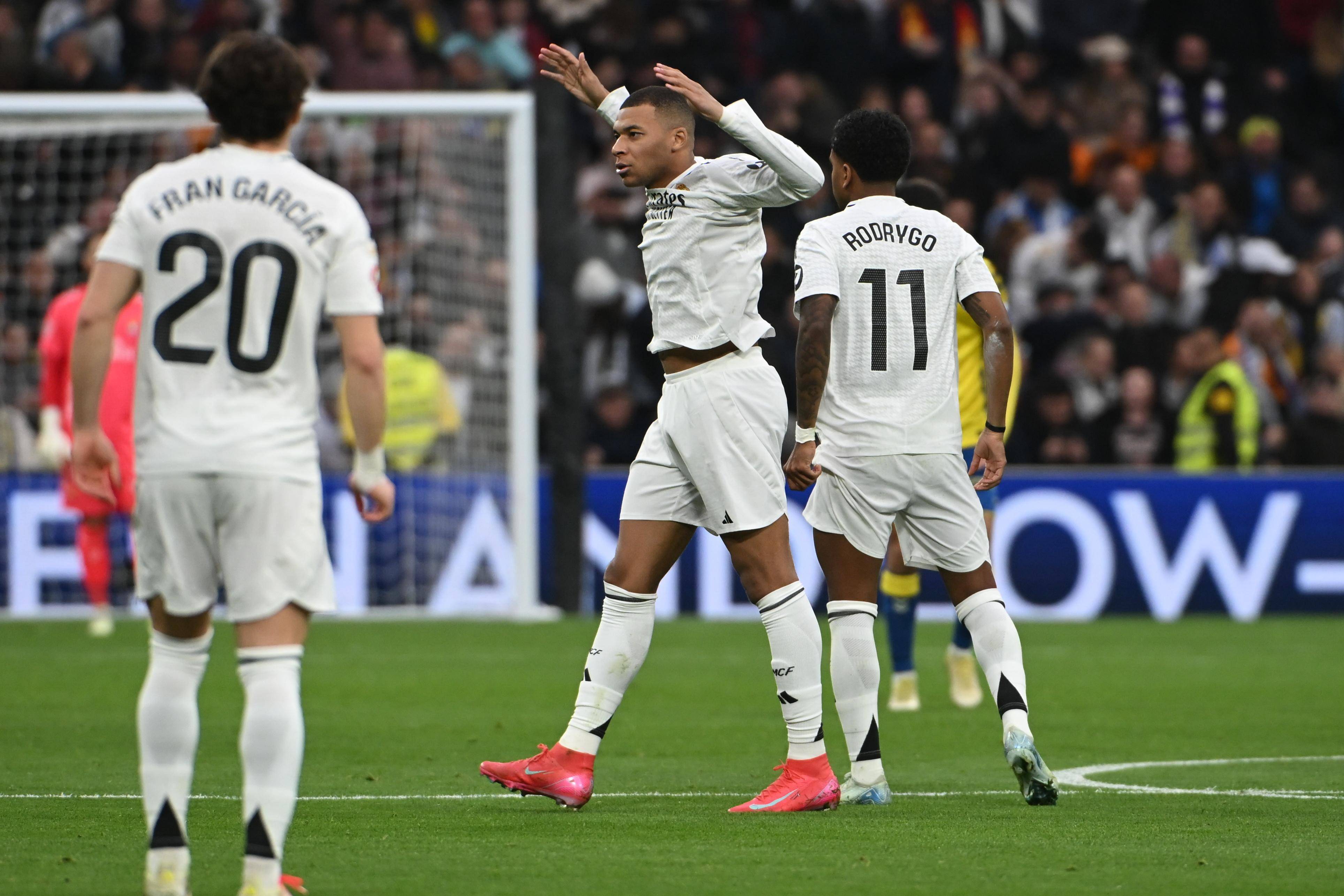 爱游戏网页入口 -包含西甲集结日再迎强敌;里昂远射贴柱;主帅态度——悬念犹存;赛季目标并未改变的词条