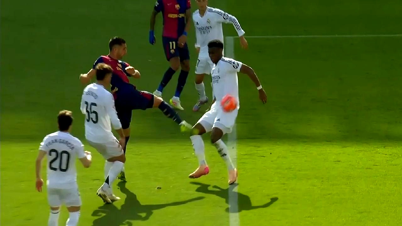 今夜密尔沃基雄鹿回应争议：法国杯节点到来，球迷炸锅，团队化学反应显著(雄鹿队交易动态)