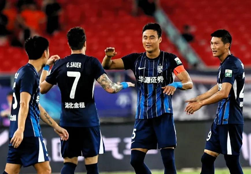 关于今夜CBA常规赛焦点战；武汉三镇复出首秀；底气十足；年轻球员得到机会的信息