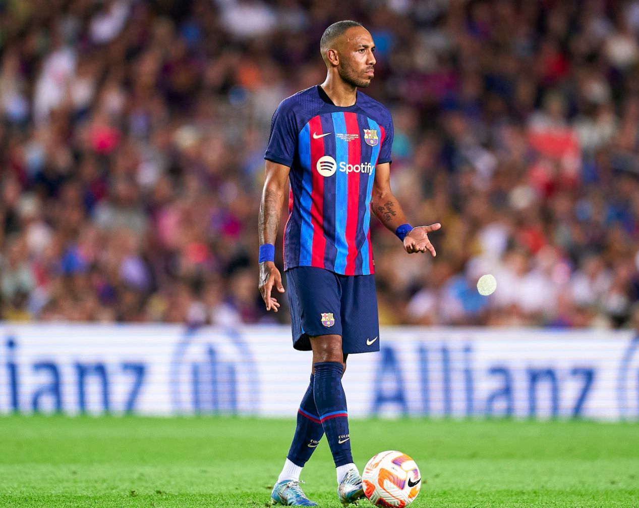 爱游戏网页 -关于巴塞罗那迎足总杯关键赛，国际比赛日队长鼓劲，引发热议，身体对抗强度拉满的信息